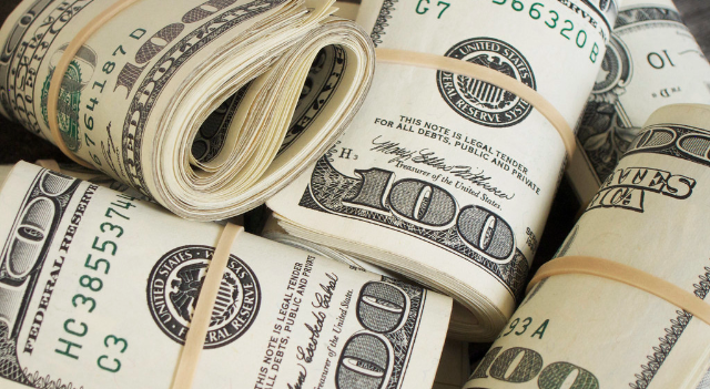 El dólar se debilita ante expectativas de recortes de tasas; el euro se acerca a un máximo de varios años