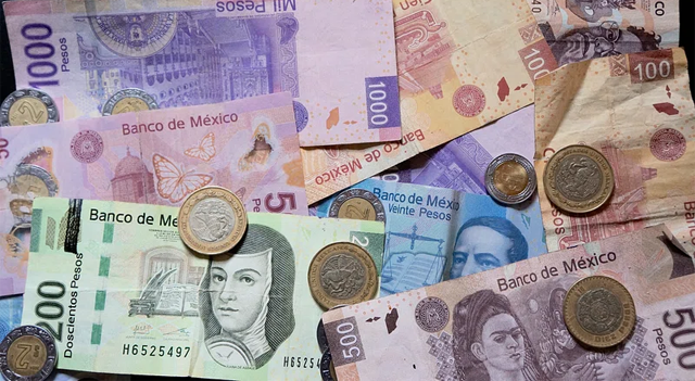 Peso Mexicano Cae – Precio del Dólar Sube Hoy: Atentos a la Fed y Nvidia