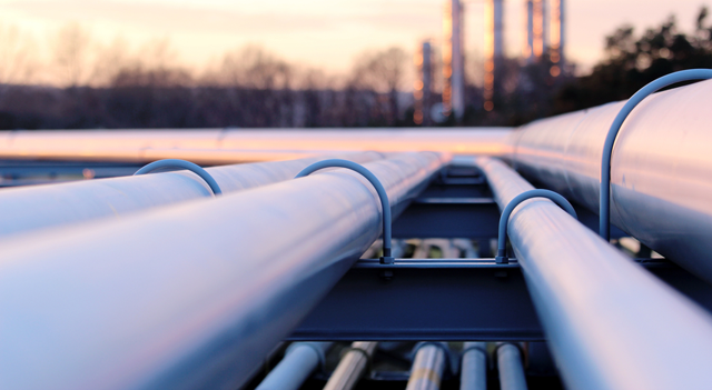 Los precios del petróleo caen tras un aumento de suministro mayor al esperado por parte de OPEP+