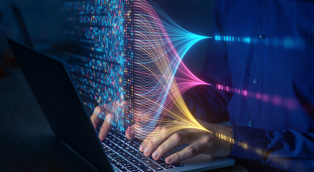 Las acciones de Palantir caen tras plan de venta de $280 millones por parte de Thiel