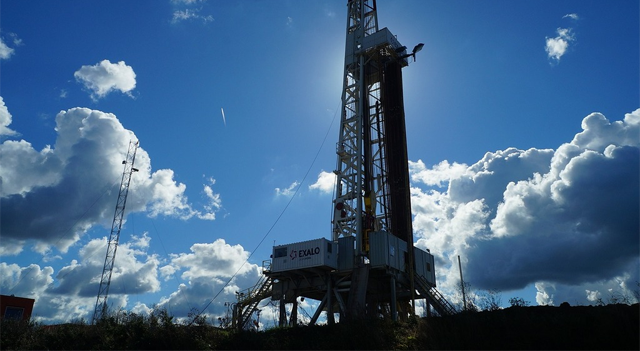 Precios del petróleo se mantienen firmes ante aumento de inventarios en EE.UU. y reunión de la Fed
