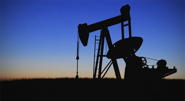 Precios del petróleo mantienen fuertes ganancias mientras mercados esperan más acuerdos comerciales de EE.UU.
