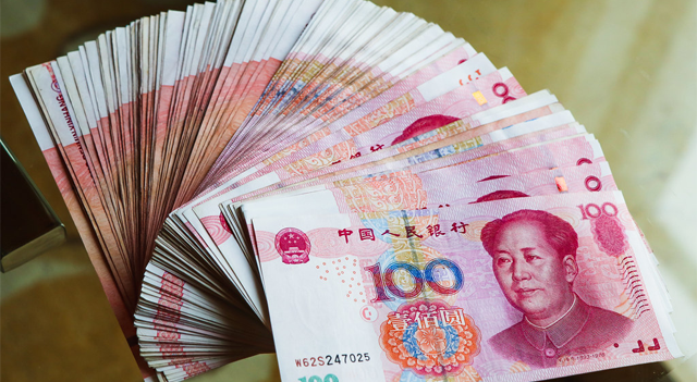 UBS prevé que el yuan gane terreno frente al dólar estadounidense