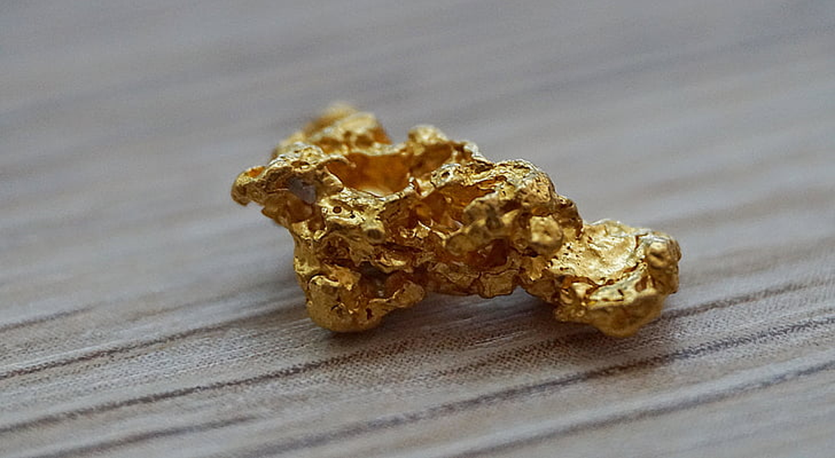 El Oro Retrocede Mientras las Nuevas Tensiones entre Estados Unidos e Irán Refuerzan los Temores de Inflación y de Tasas Más Altas