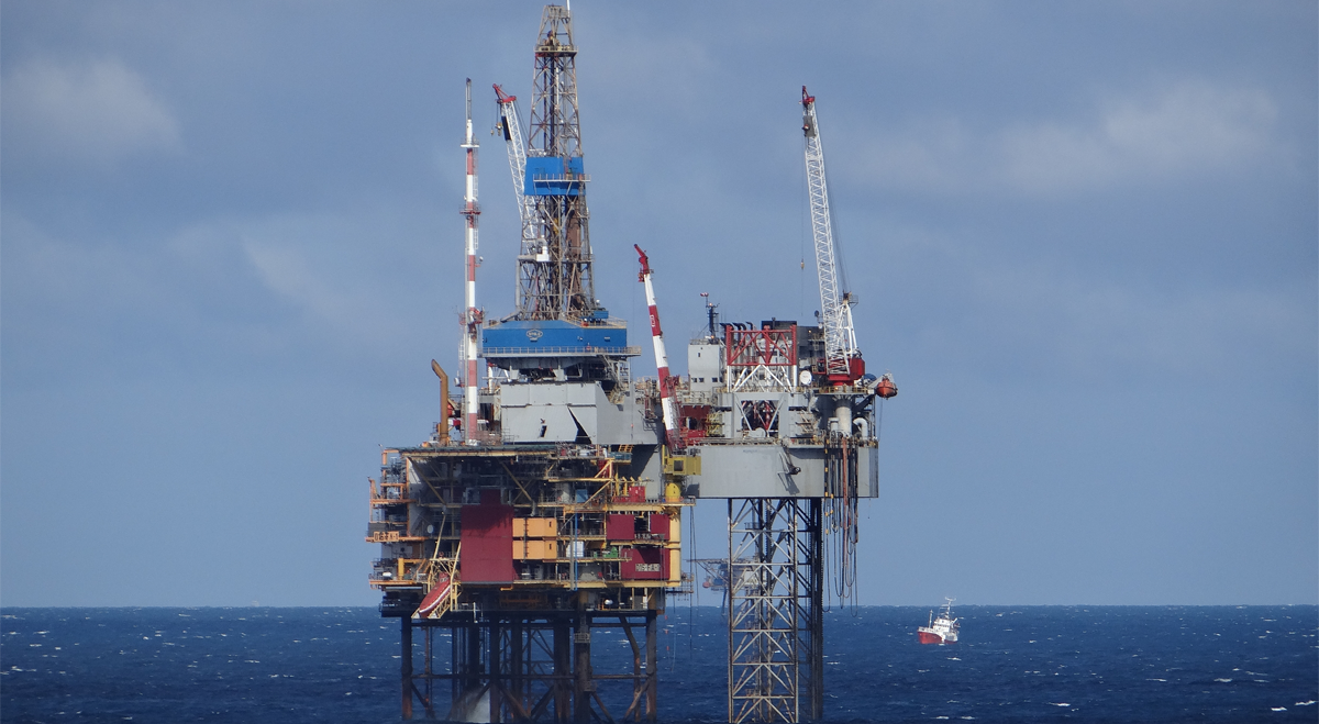 El petróleo se encamina a una fuerte caída semanal ante las esperanzas de un acuerdo entre EE.UU. e Irán