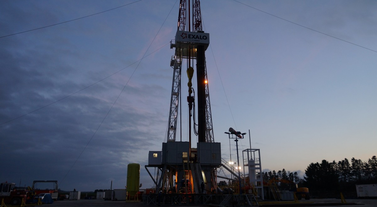 El petróleo retrocede mientras los mercados evalúan la frágil tregua entre Irán e Israel