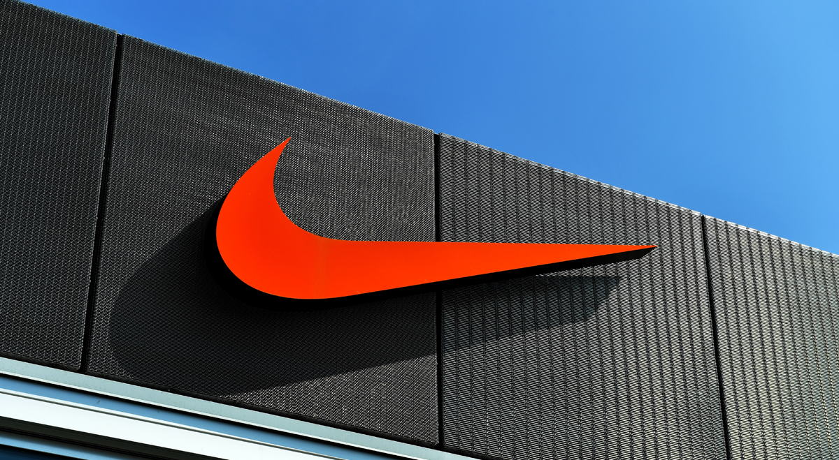 Nike Retrocede Tras Rebaja de Recomendación de Evercore y Recorte de Precio Objetivo (NKE)