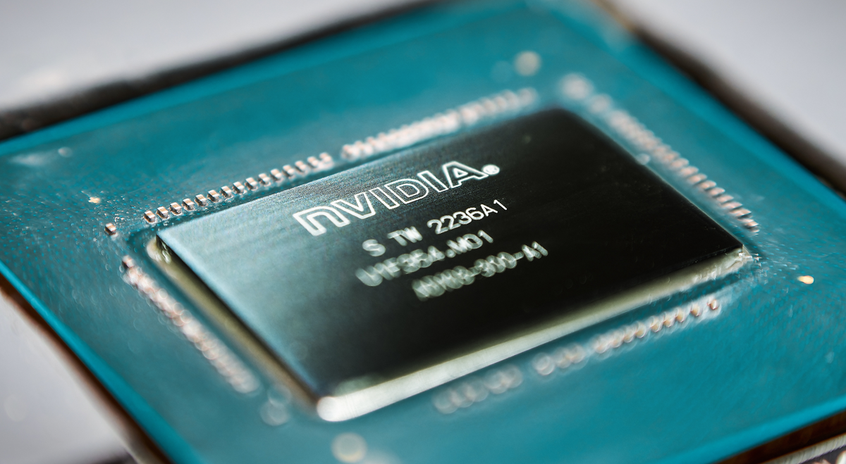 Nvidia reduce su lista de compradores autorizados en Asia por el endurecimiento de los controles de exportación de chips de IA (NVDA)