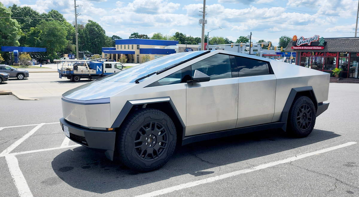 RBC eleva el precio objetivo de Tesla por una posible fusión con SpaceX (TSLA)