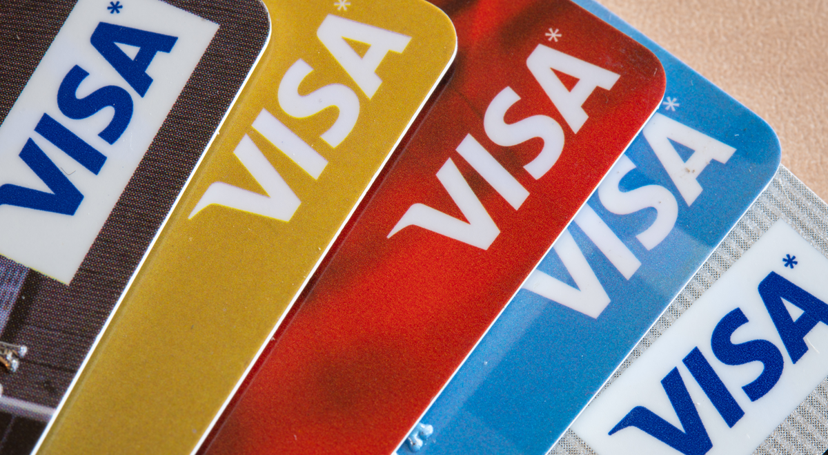 Las acciones de Visa caen mientras bancos analizan adquirir la red de débito de Fiserv (V)