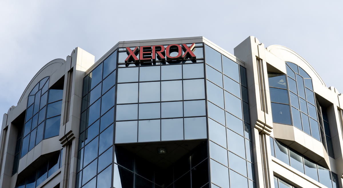 Xerox eleva sus previsiones tras superar ampliamente las expectativas de ganancias pese a una ligera caída en los ingresos