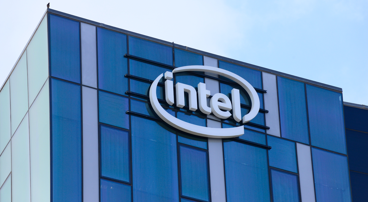 Intel sube tras superar las expectativas gracias al impulso de la inteligencia artificial