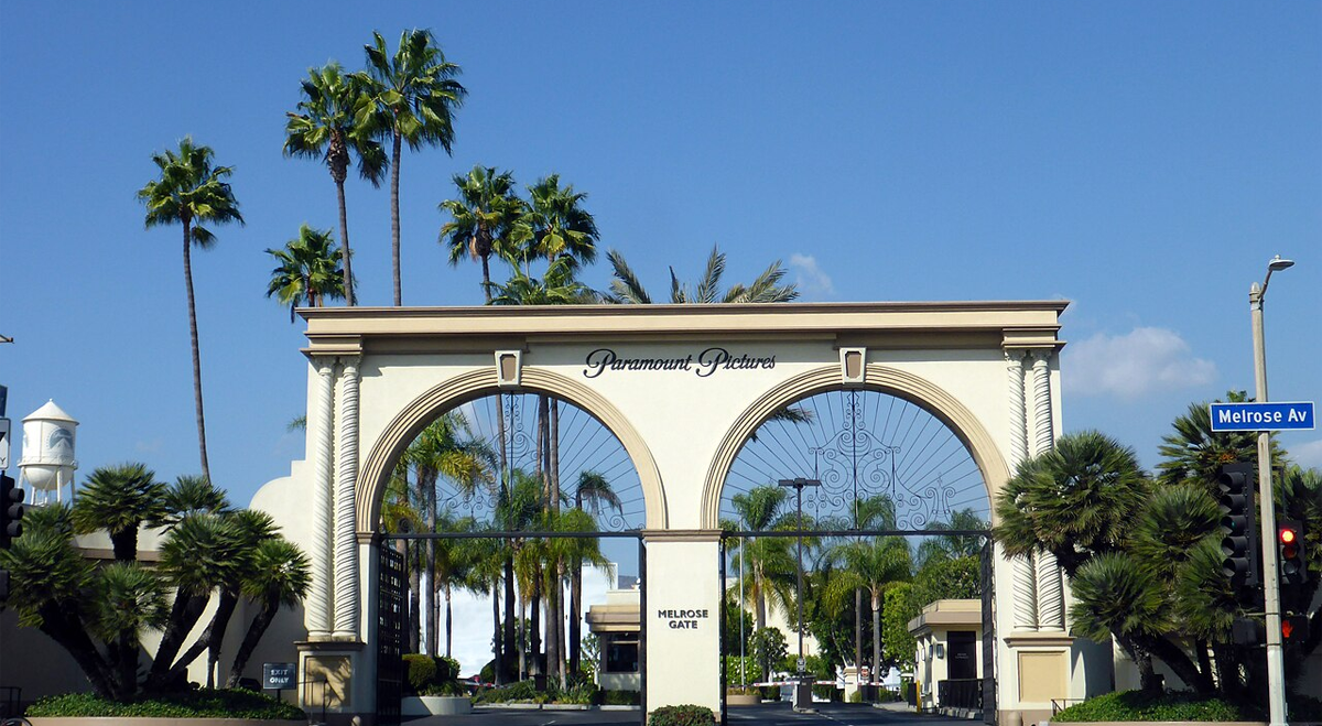 Paramount aplaza el cierre de la compra de Warner Bros mientras continúa la revisión en Oregón (PSKY)