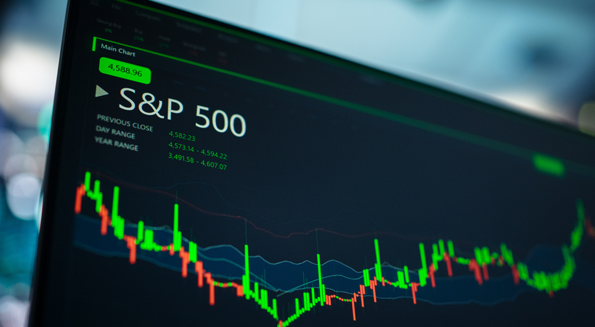 Wells Fargo reduce su objetivo para el S&P 500 a 7,700 puntos y prevé una caída de entre 5% y 10% a corto plazo