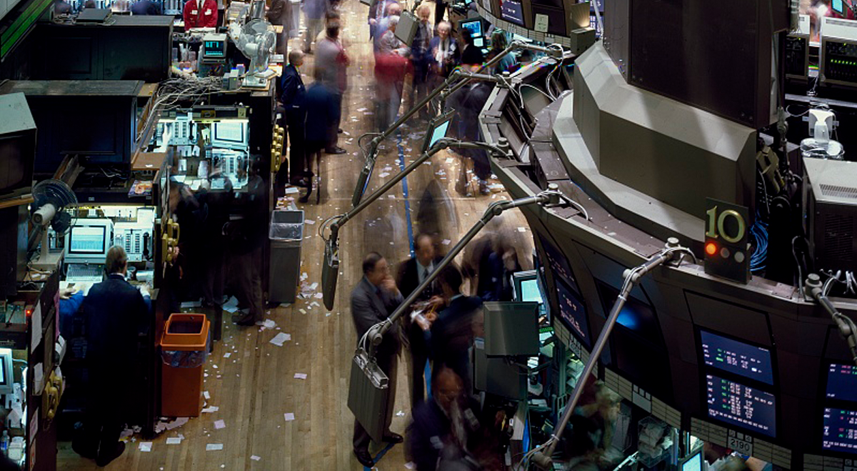 Futuros de Wall Street caen ante alza del petróleo y temores sobre tasas de la Fed: Dow Jones, S&P, Nasdaq