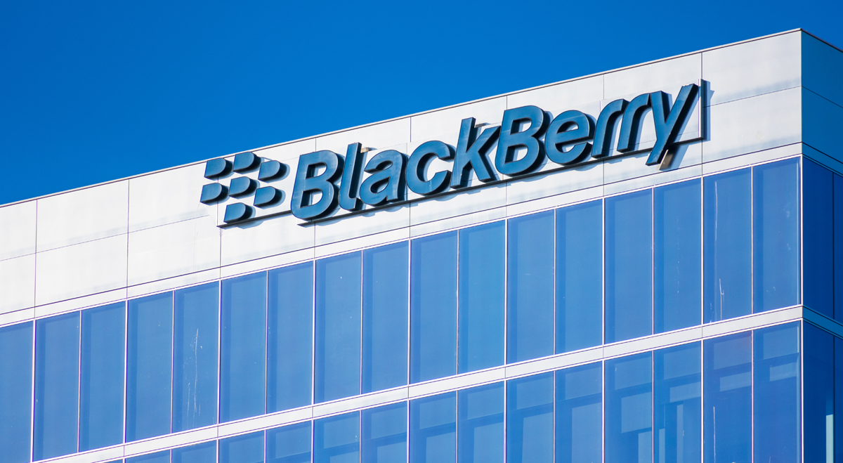 Acciones de BlackBerry suben antes de la apertura tras reportar ingresos trimestrales de 163.3 millones de dólares