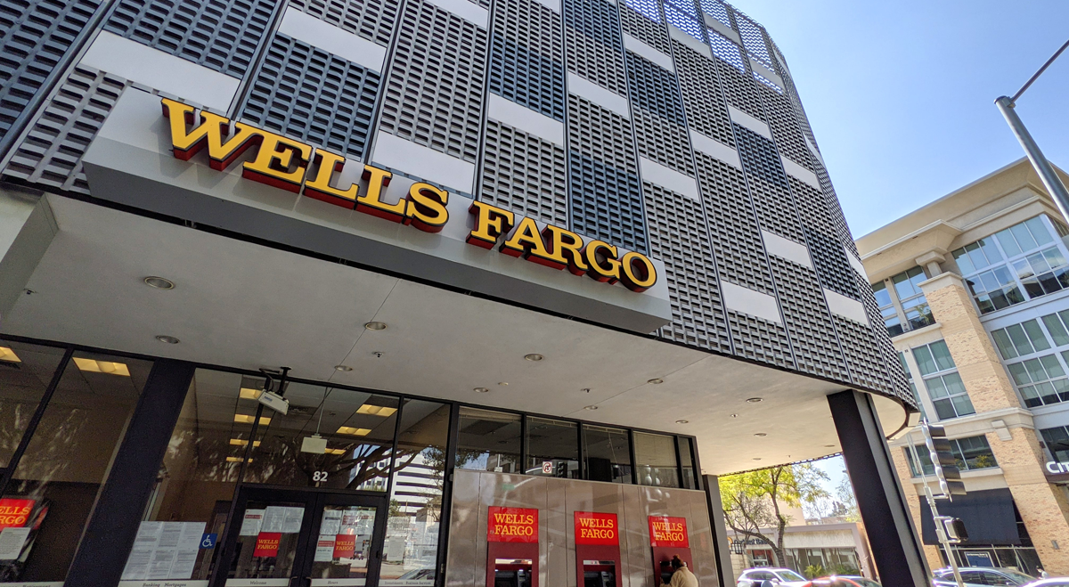 Wells Fargo supera las expectativas de utilidades del tercer trimestre gracias al crecimiento de préstamos y una mayor eficiencia